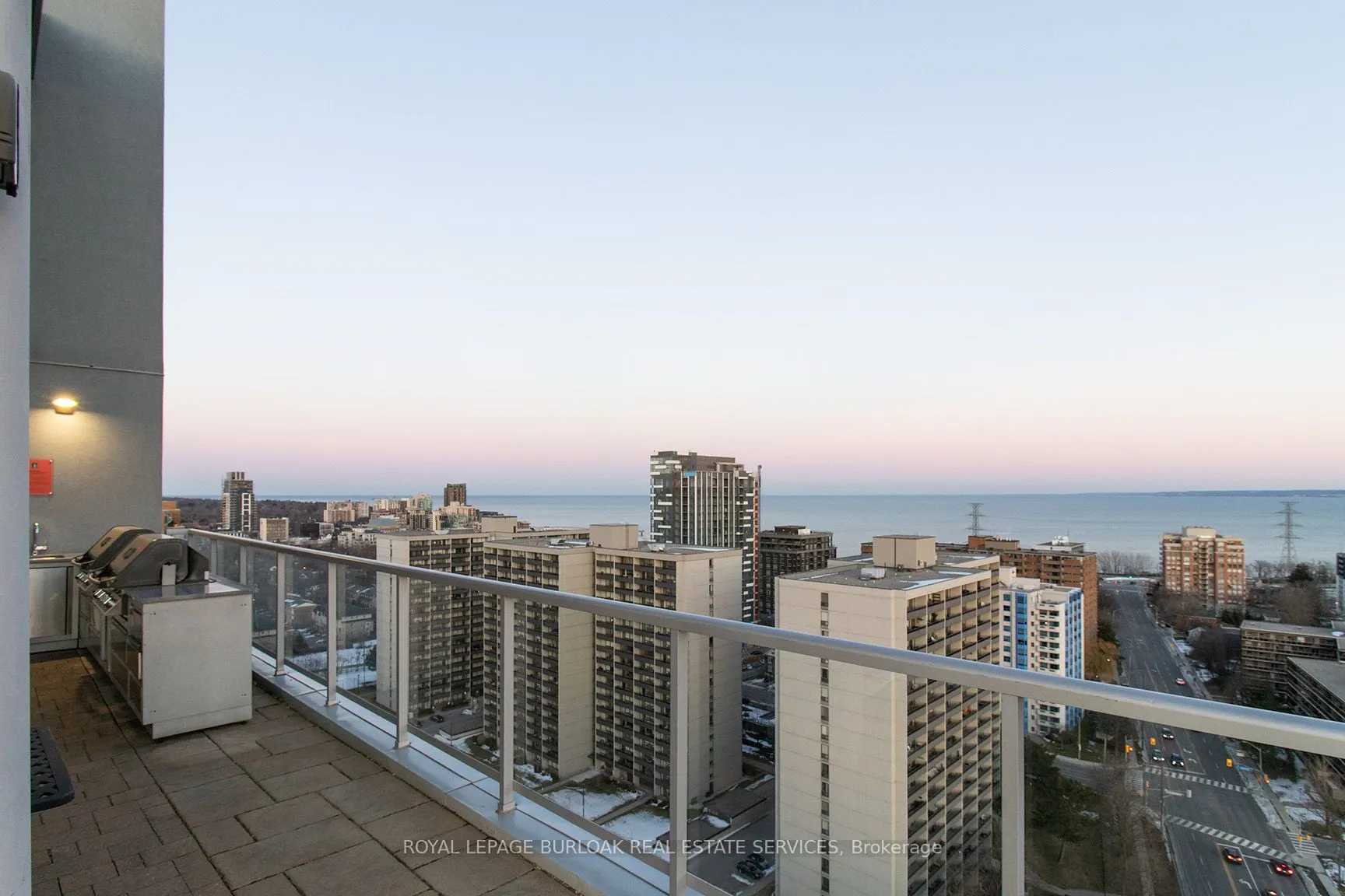 551 Maple Avenue, #1408