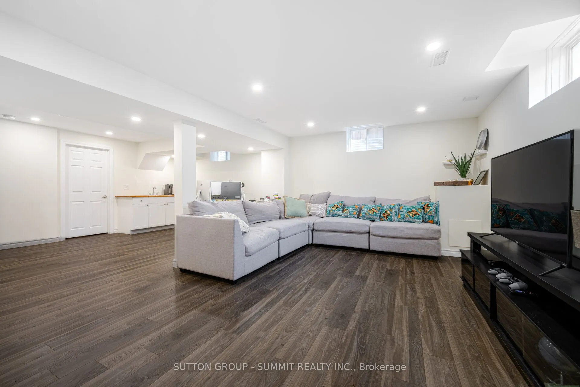 446 Mcjannett Avenue