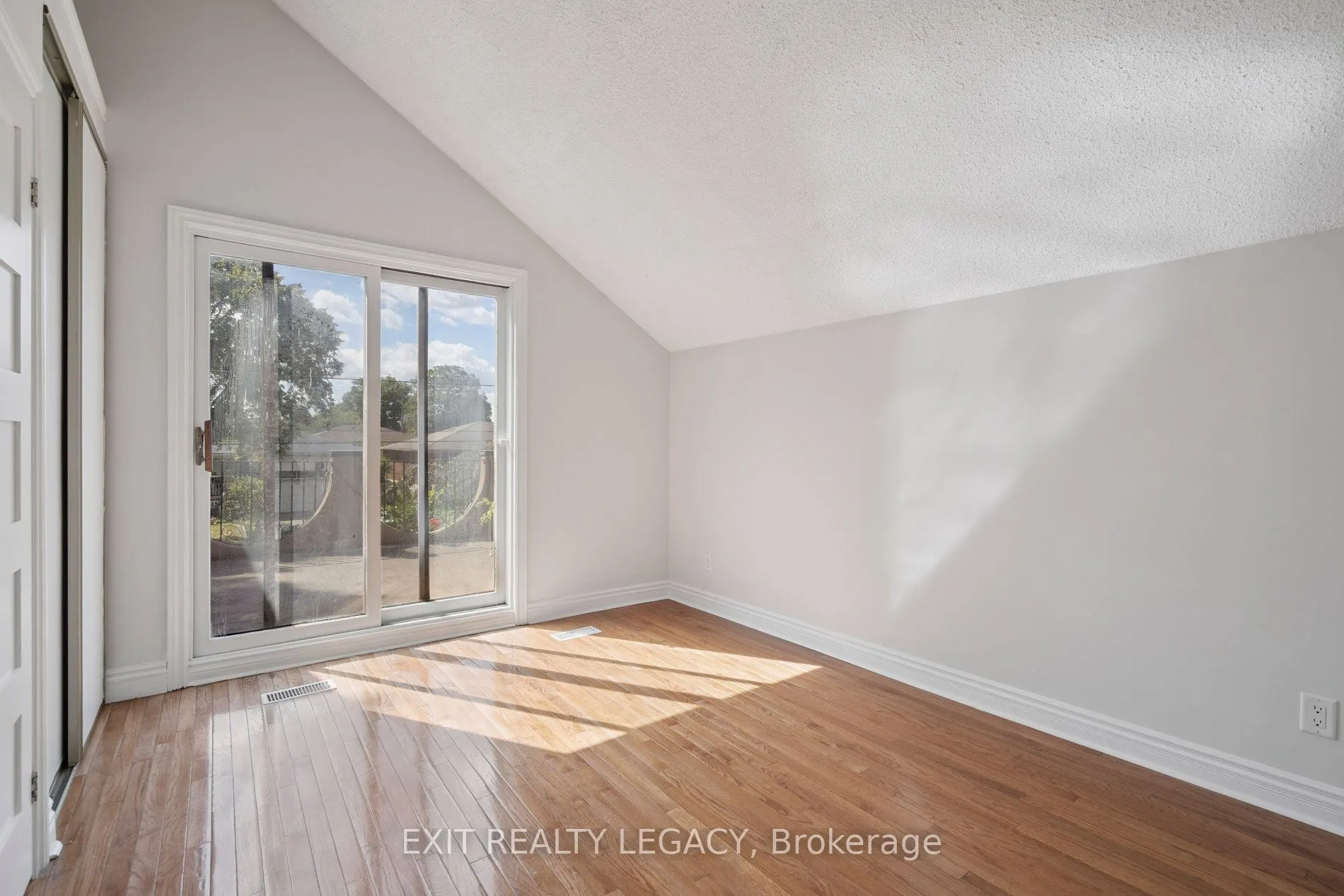 6 Muir Avenue