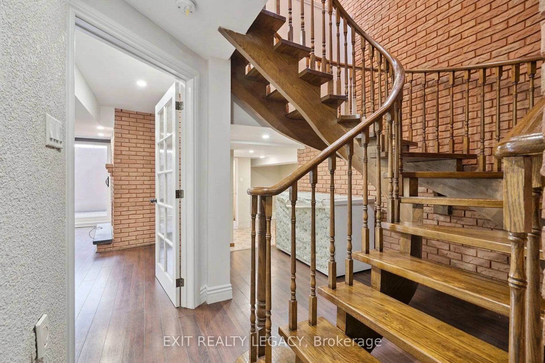 6 Muir Avenue