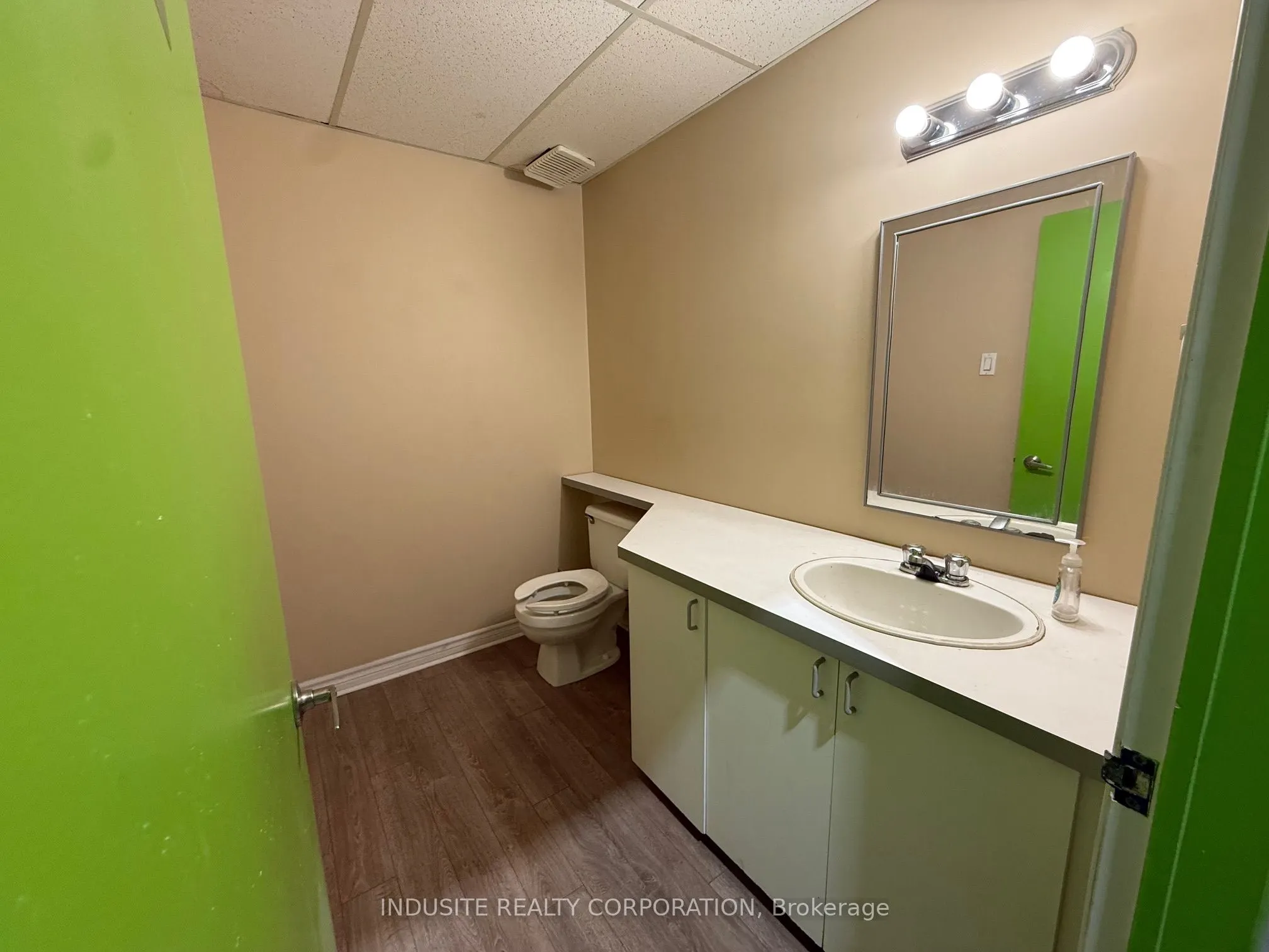2624 Royal Windsor Drive, #6-7