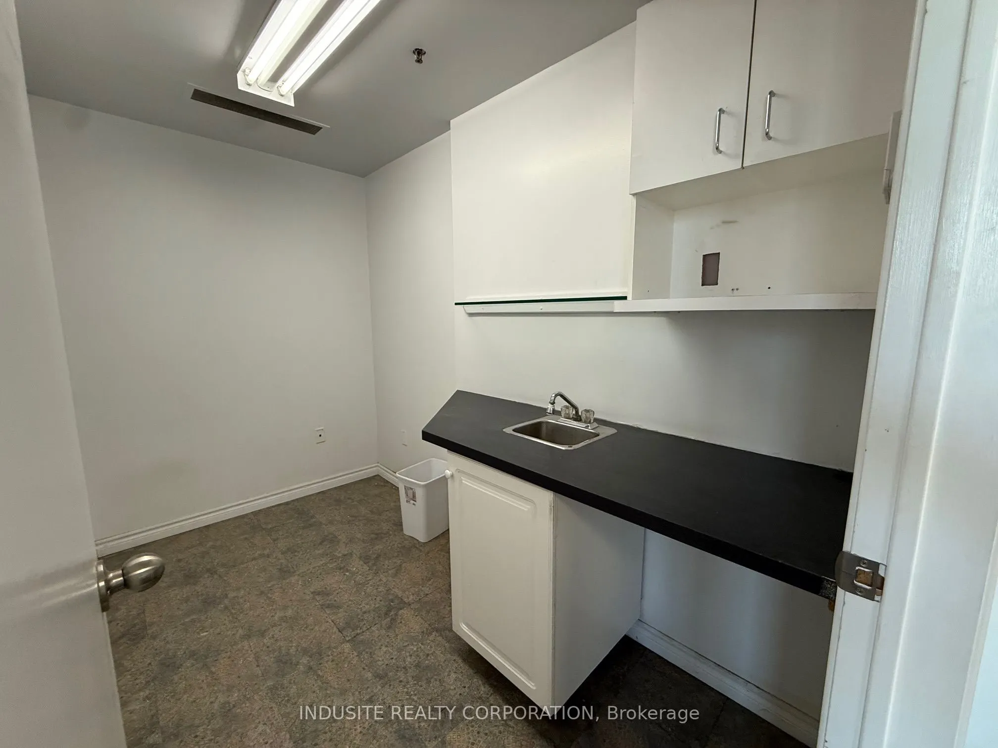 2624 Royal Windsor Drive, #6-7