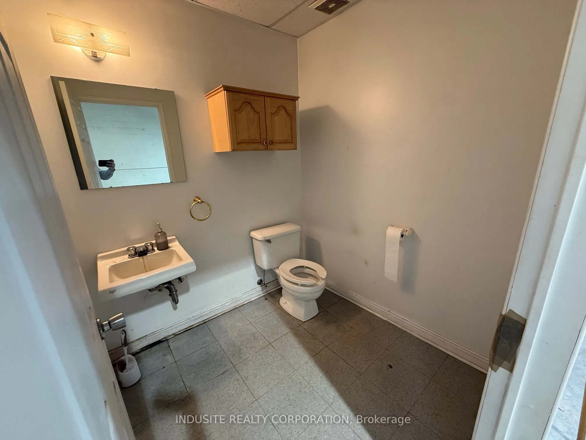 2624 Royal Windsor Drive, #6-7