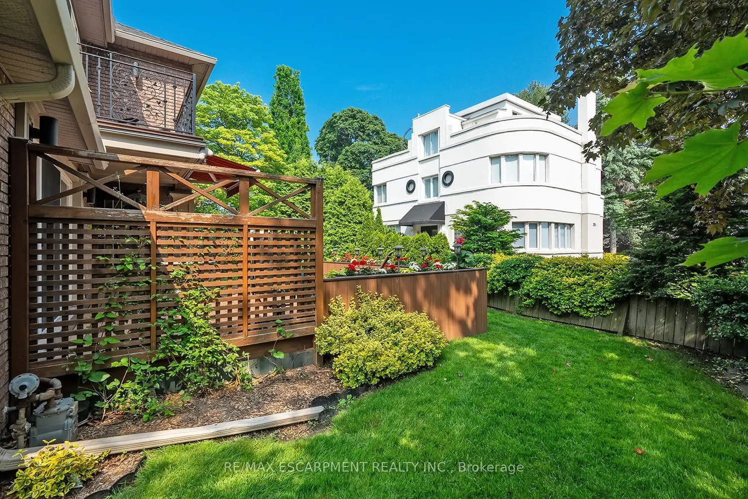 2428 Lakeshore Road