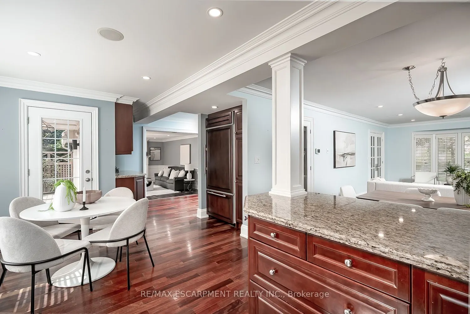 2428 Lakeshore Road