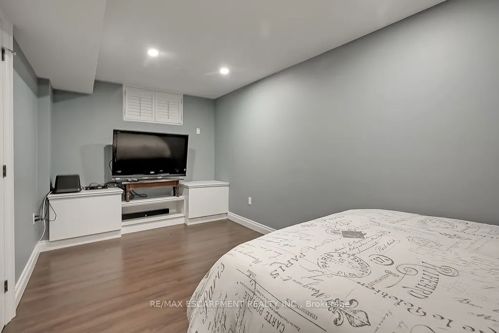 2428 Lakeshore Road
