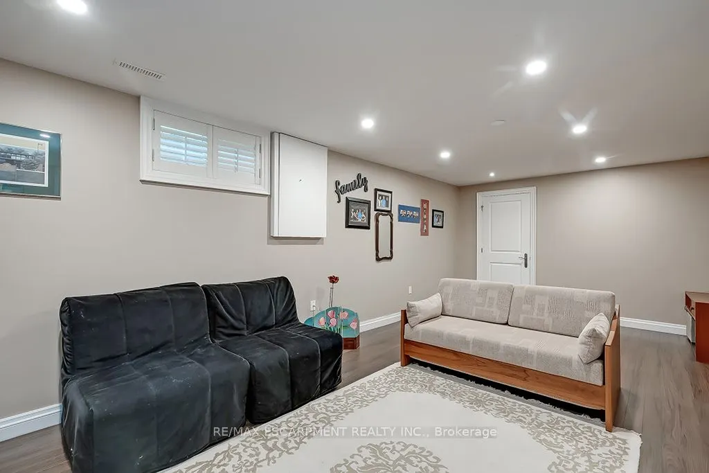 2428 Lakeshore Road