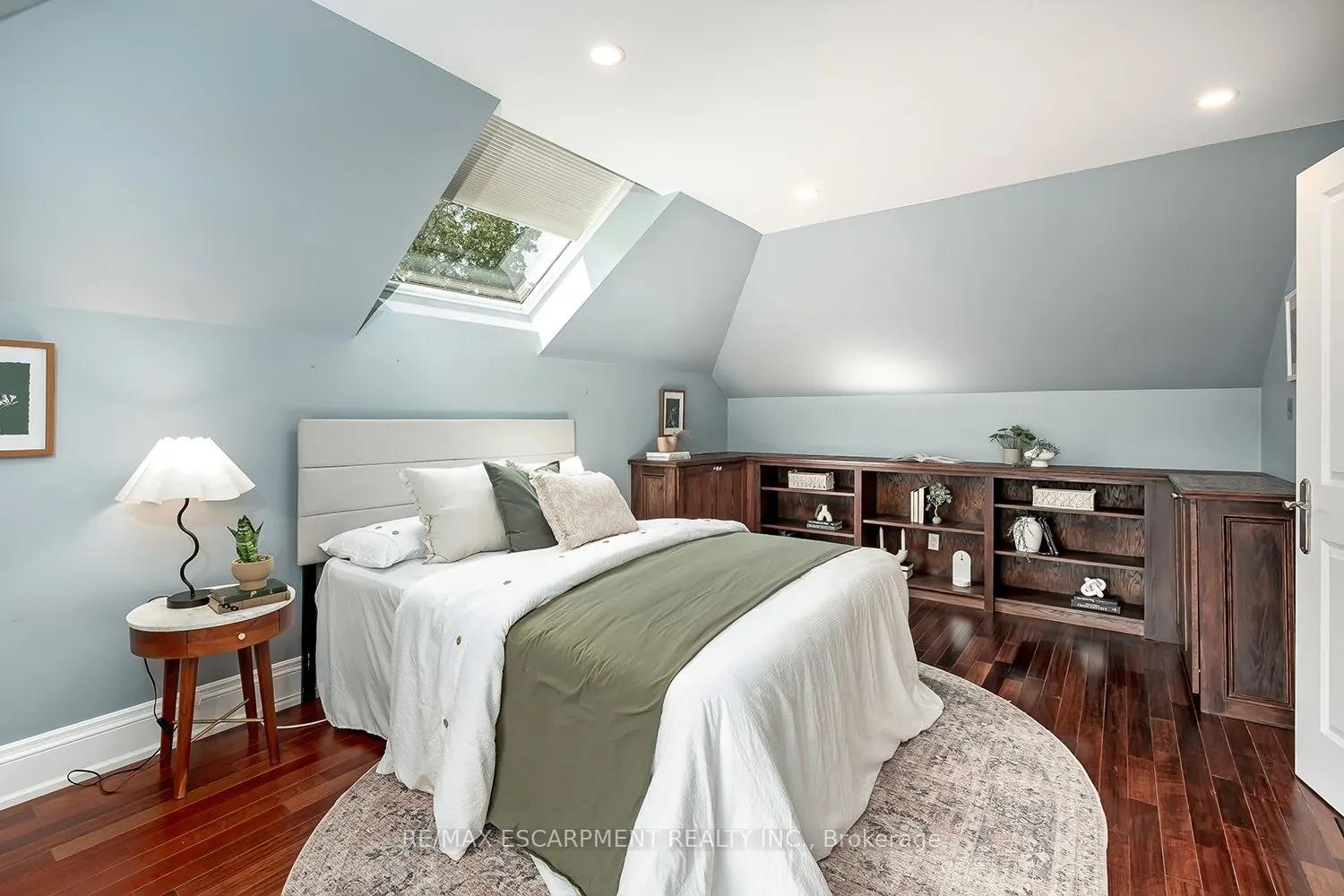 2428 Lakeshore Road
