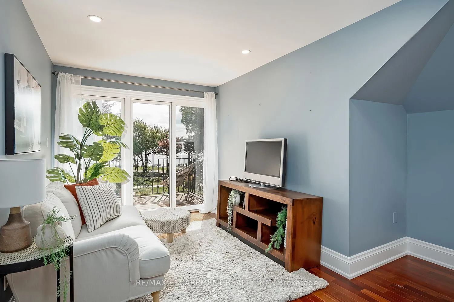 2428 Lakeshore Road