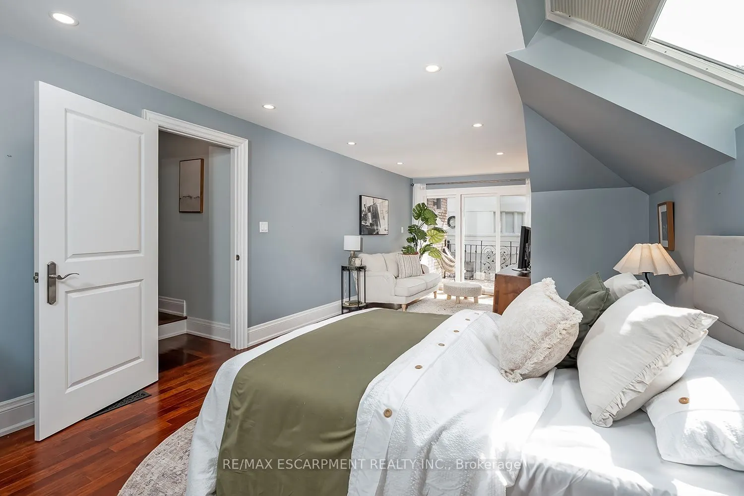 2428 Lakeshore Road
