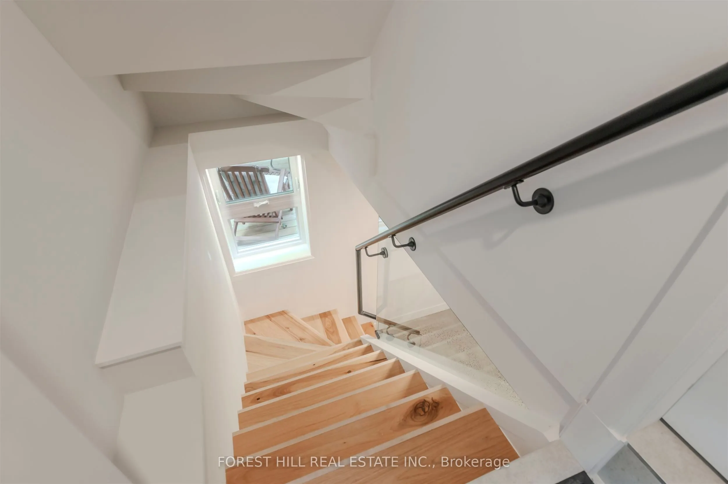 174 Sunnyside Avenue, #3