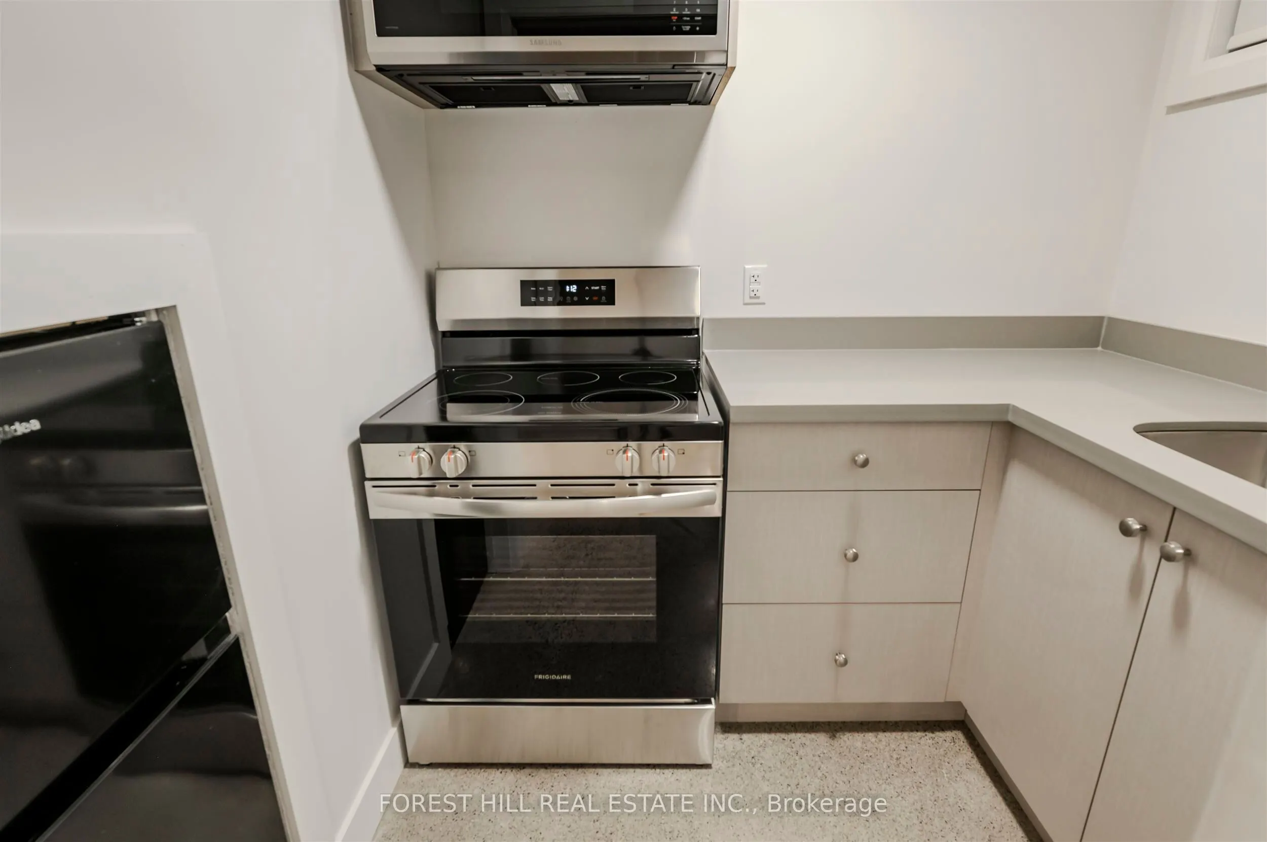 174 Sunnyside Avenue, #3
