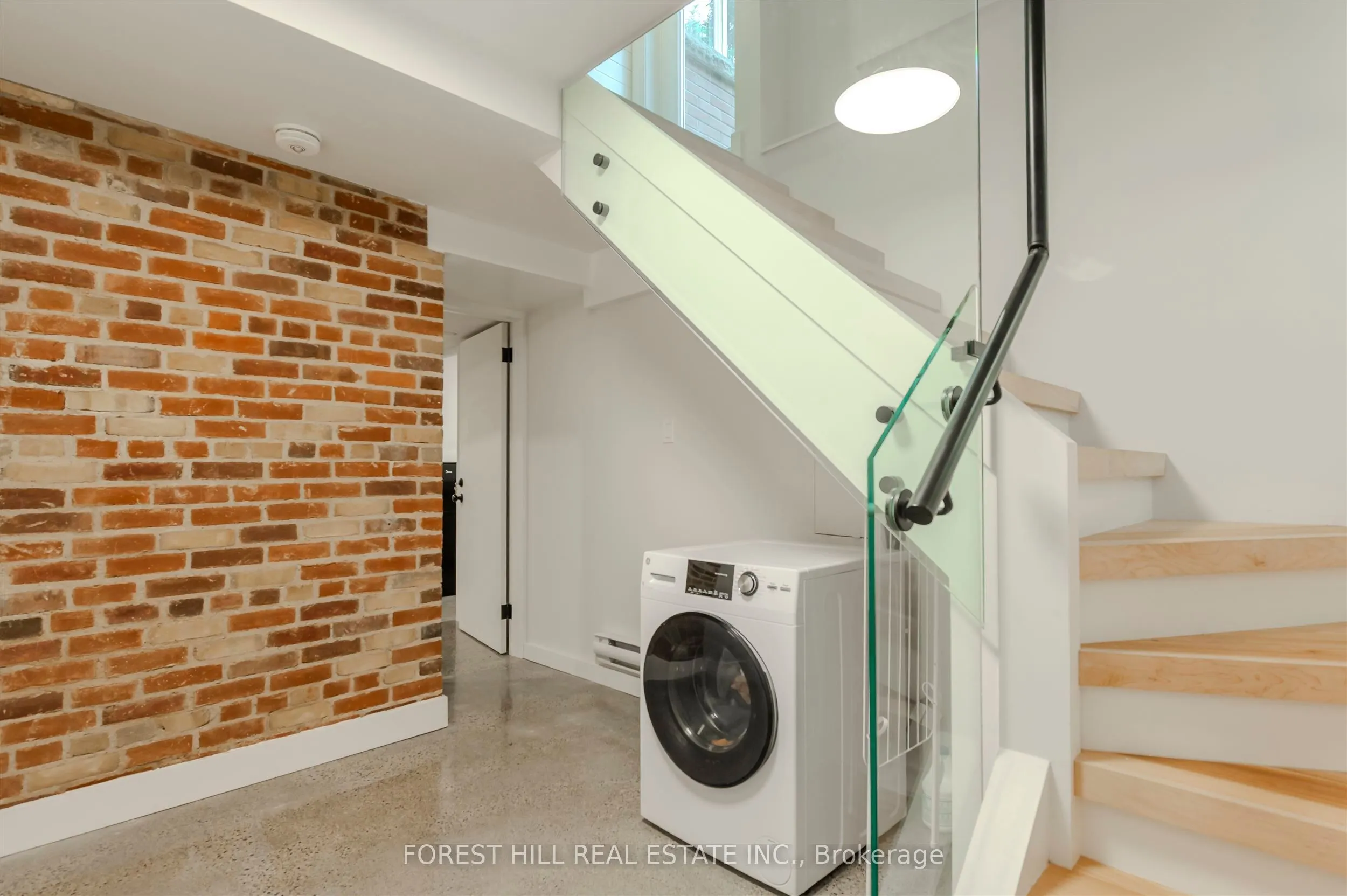 174 Sunnyside Avenue, #3