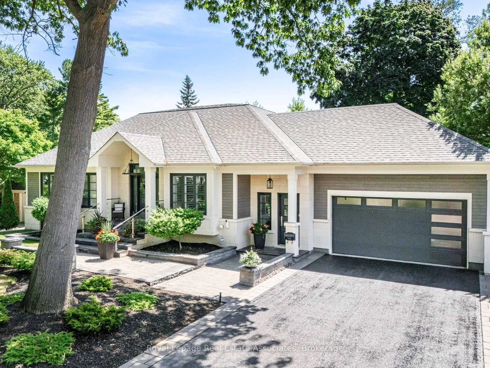 142 Mineola Road E