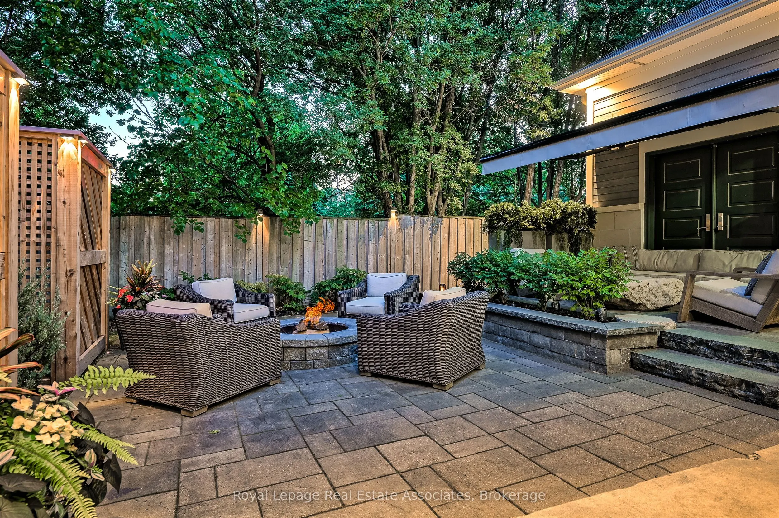 142 Mineola Road E