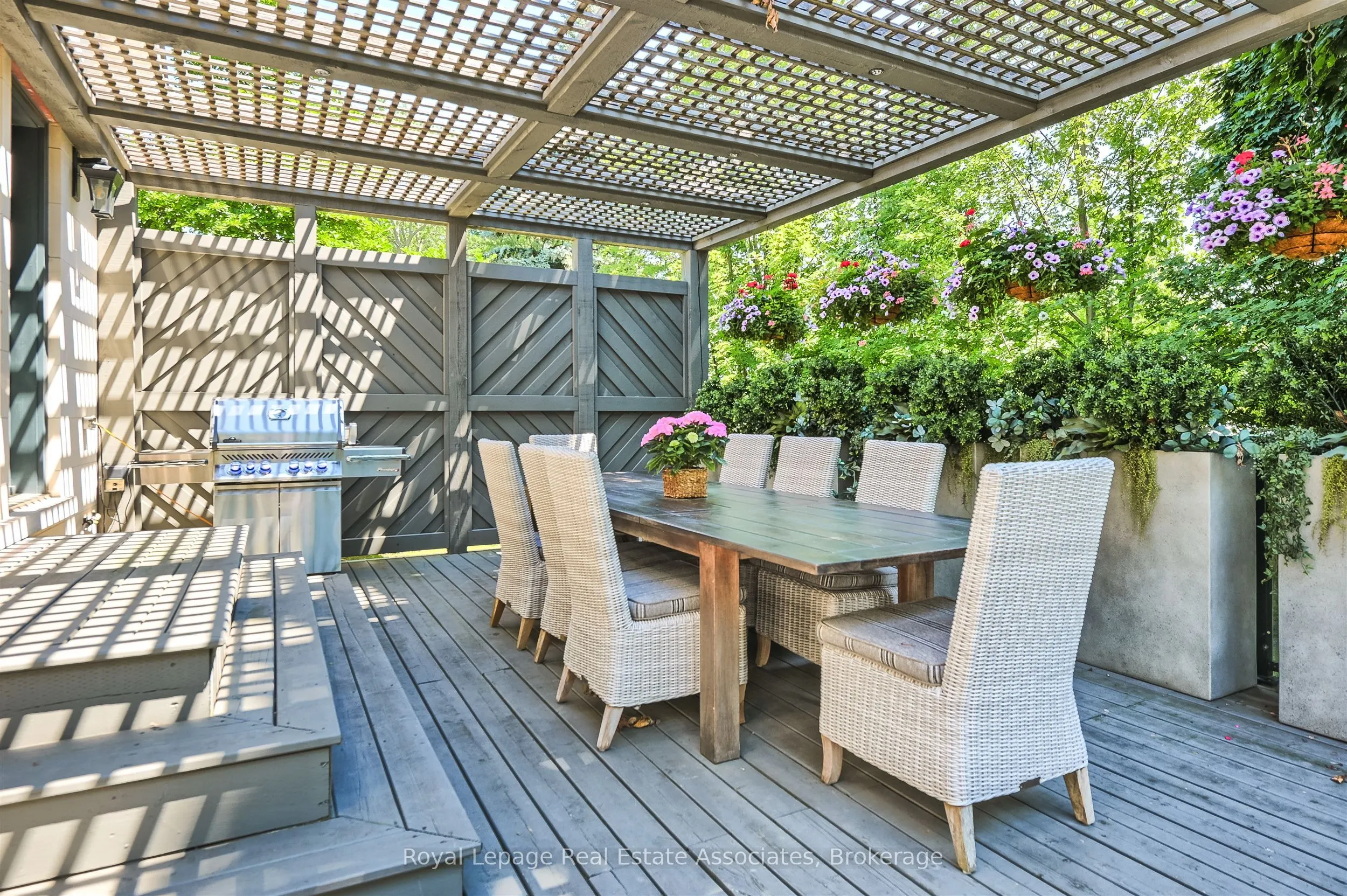 142 Mineola Road E