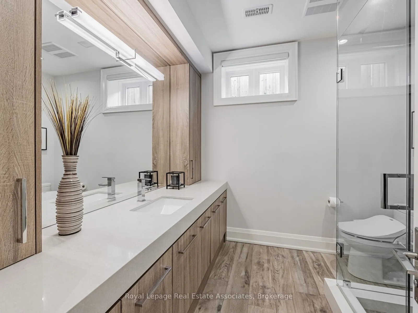 142 Mineola Road E