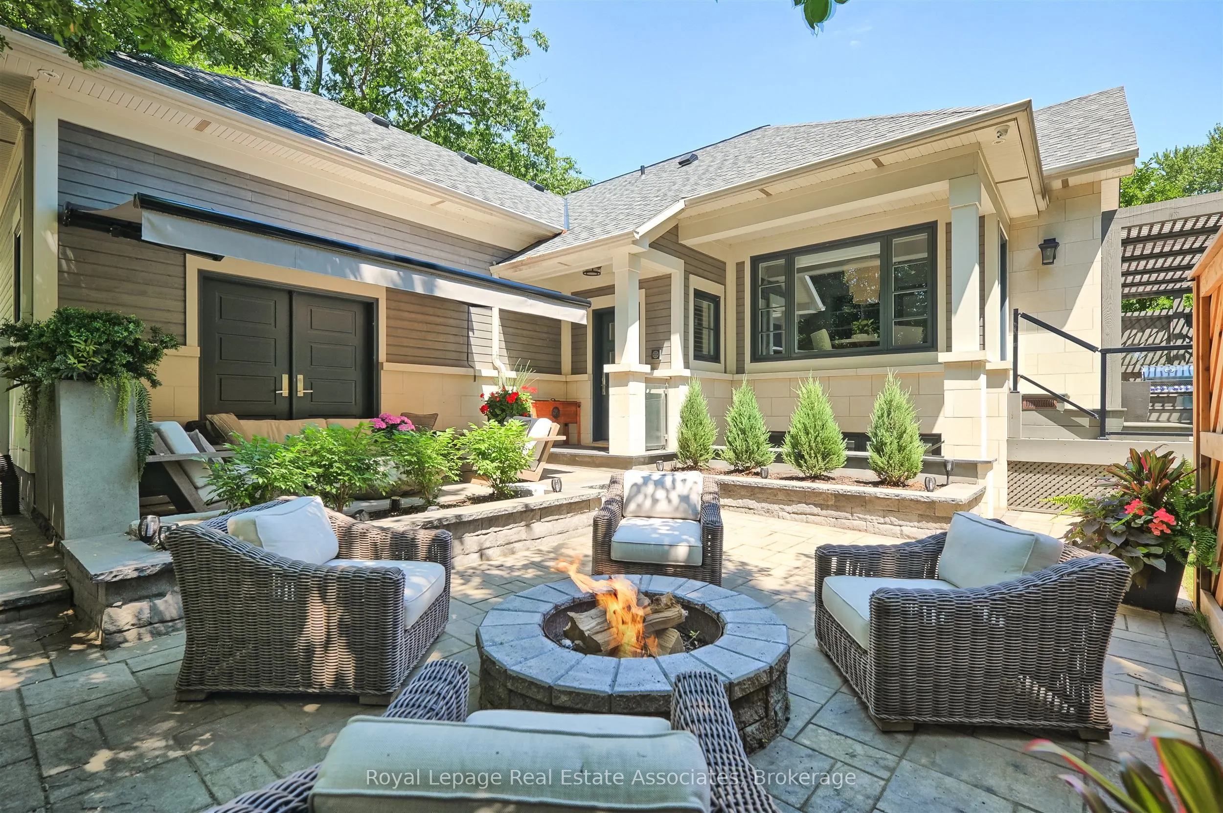142 Mineola Road E