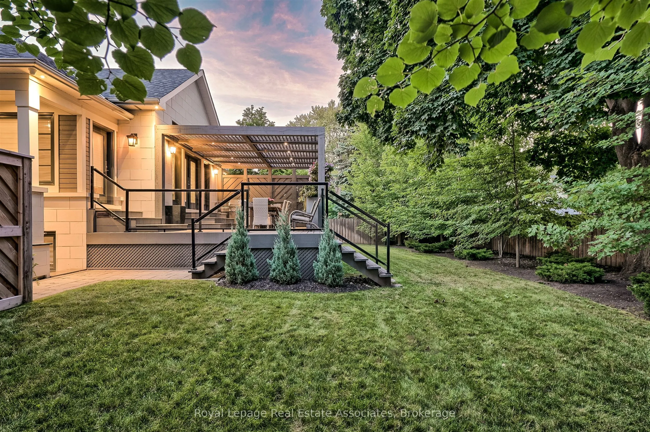 142 Mineola Road E