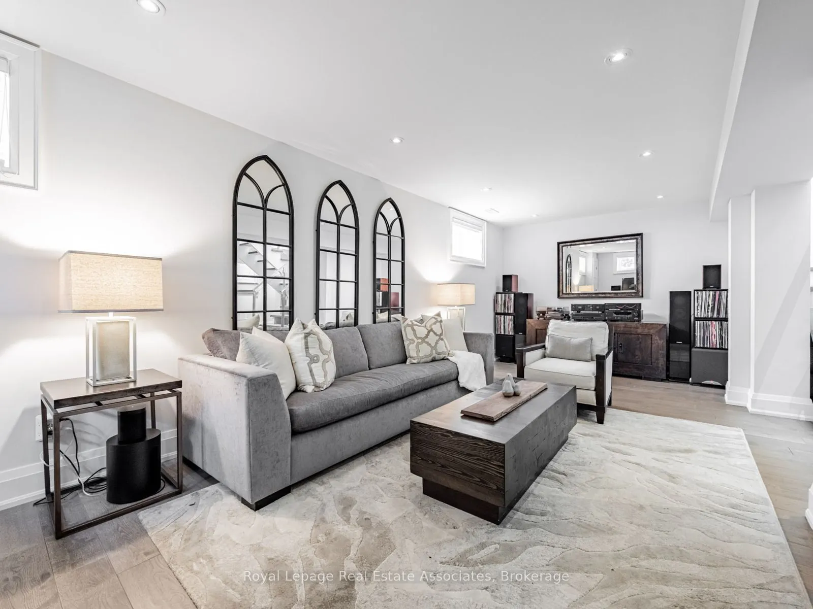 142 Mineola Road E