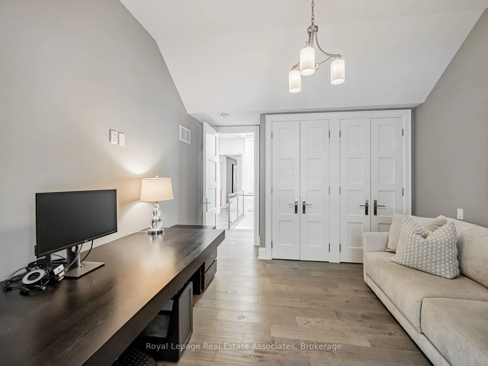 142 Mineola Road E