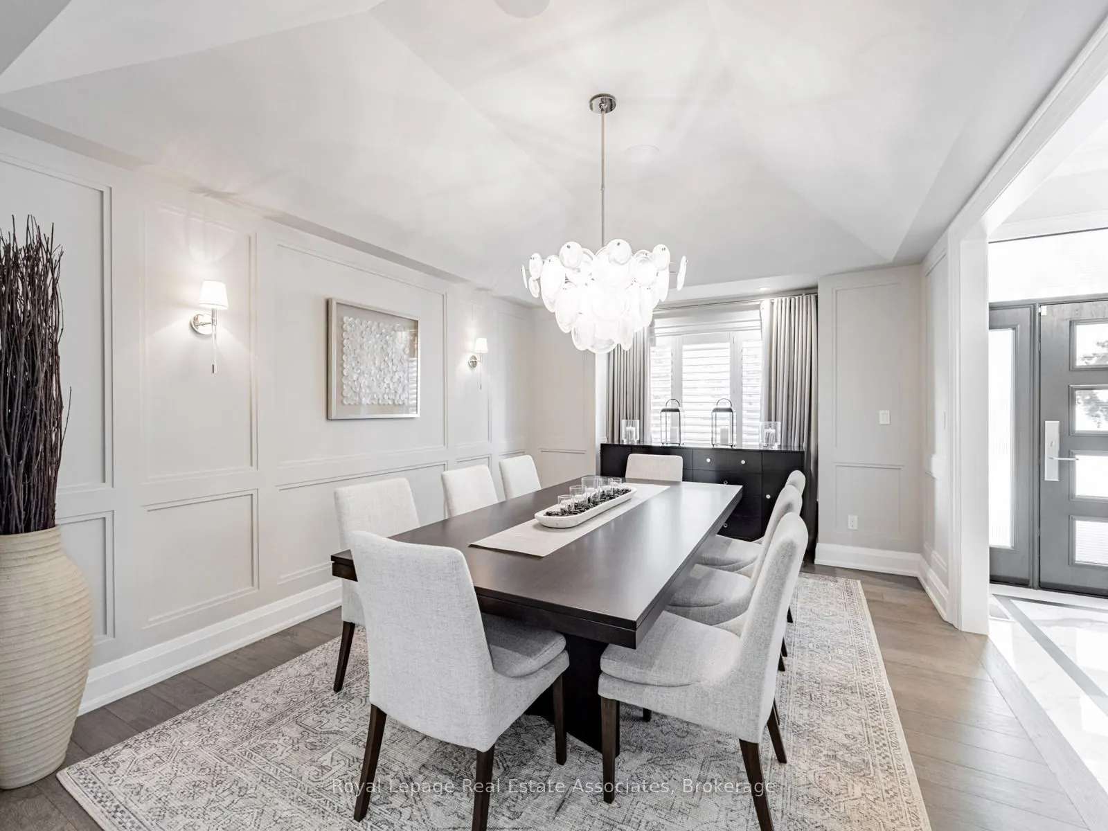 142 Mineola Road E
