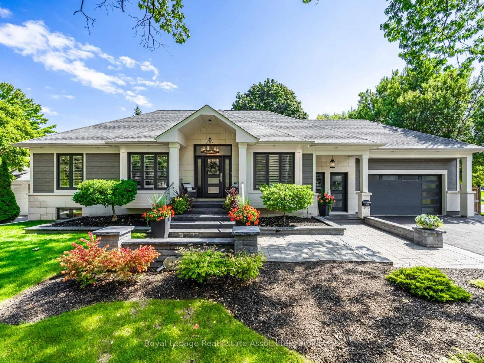 142 Mineola Road E