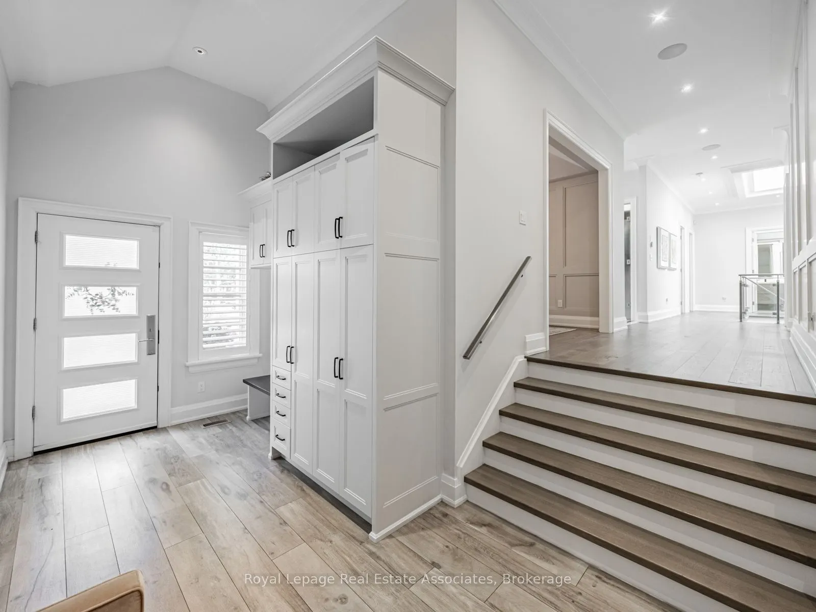 142 Mineola Road E