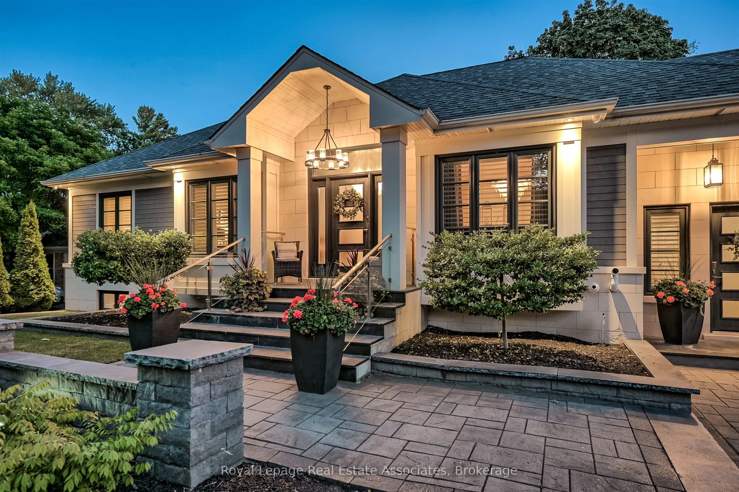 142 Mineola Road E