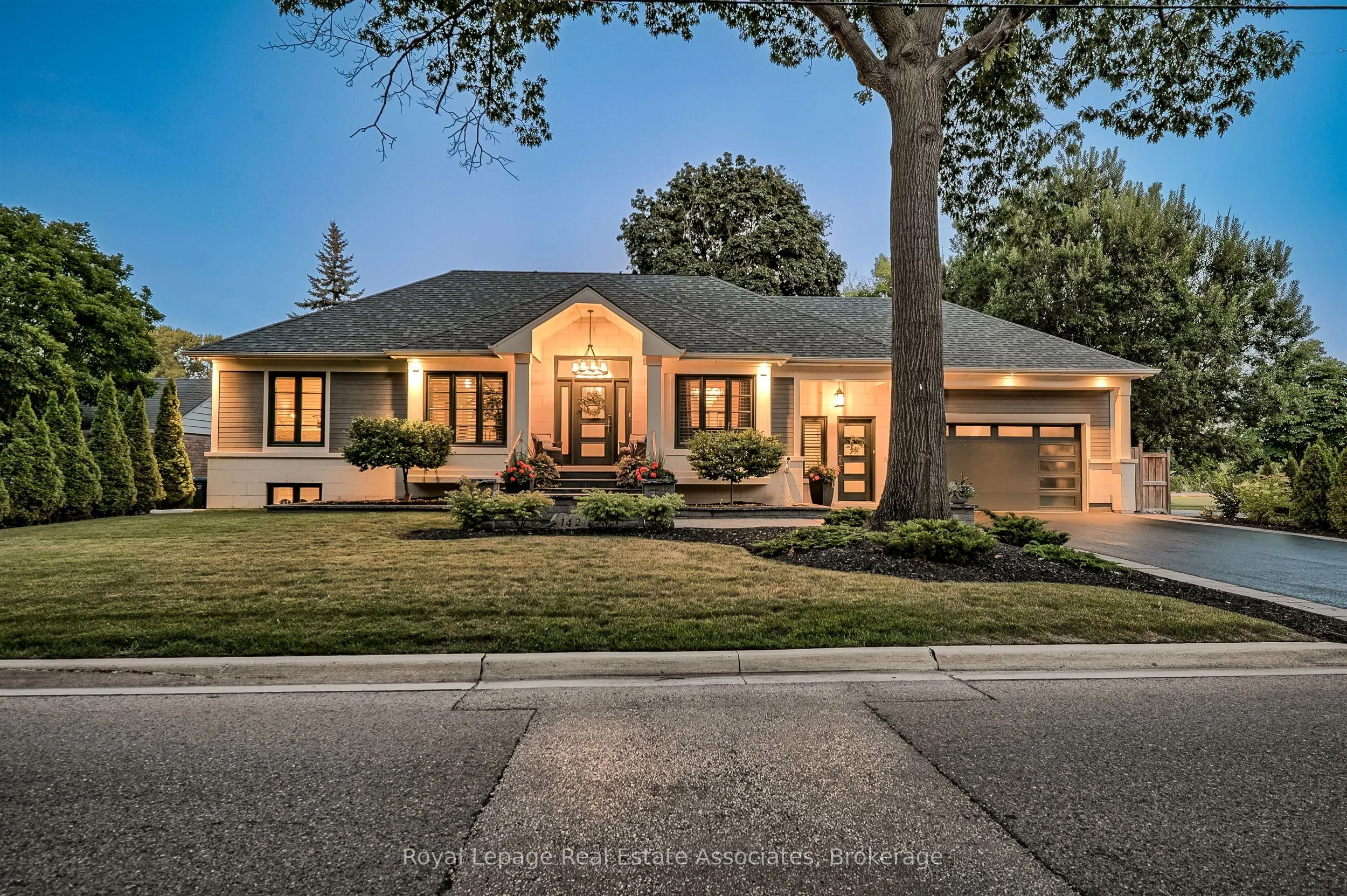 142 Mineola Road E