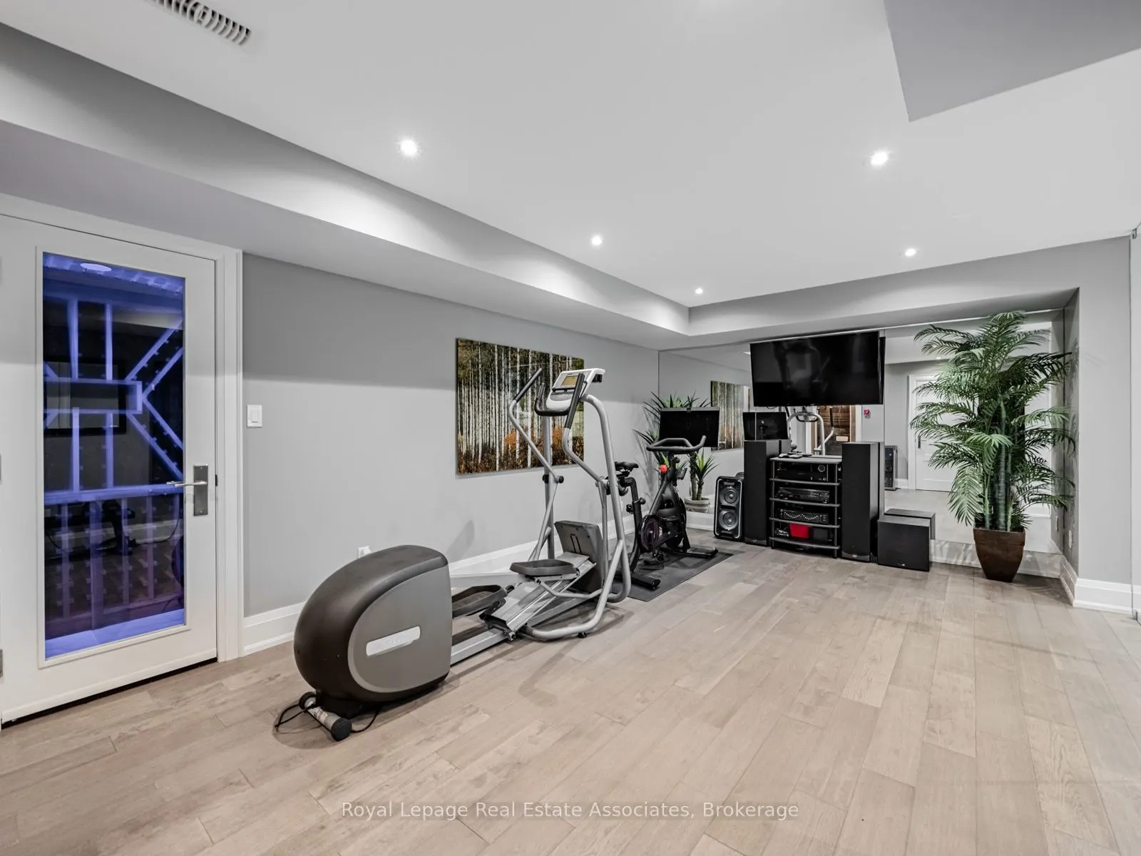 142 Mineola Road E