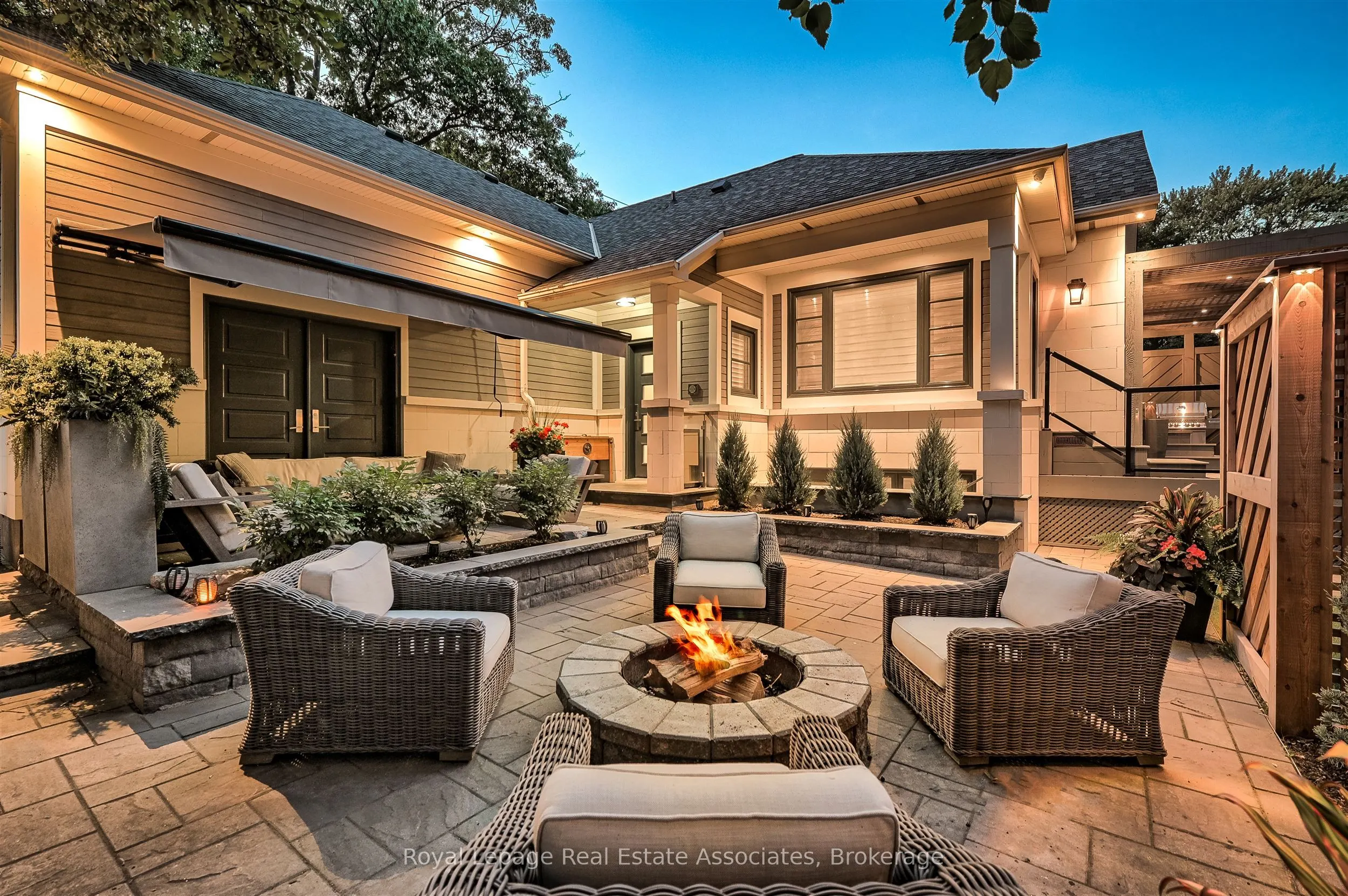 142 Mineola Road E