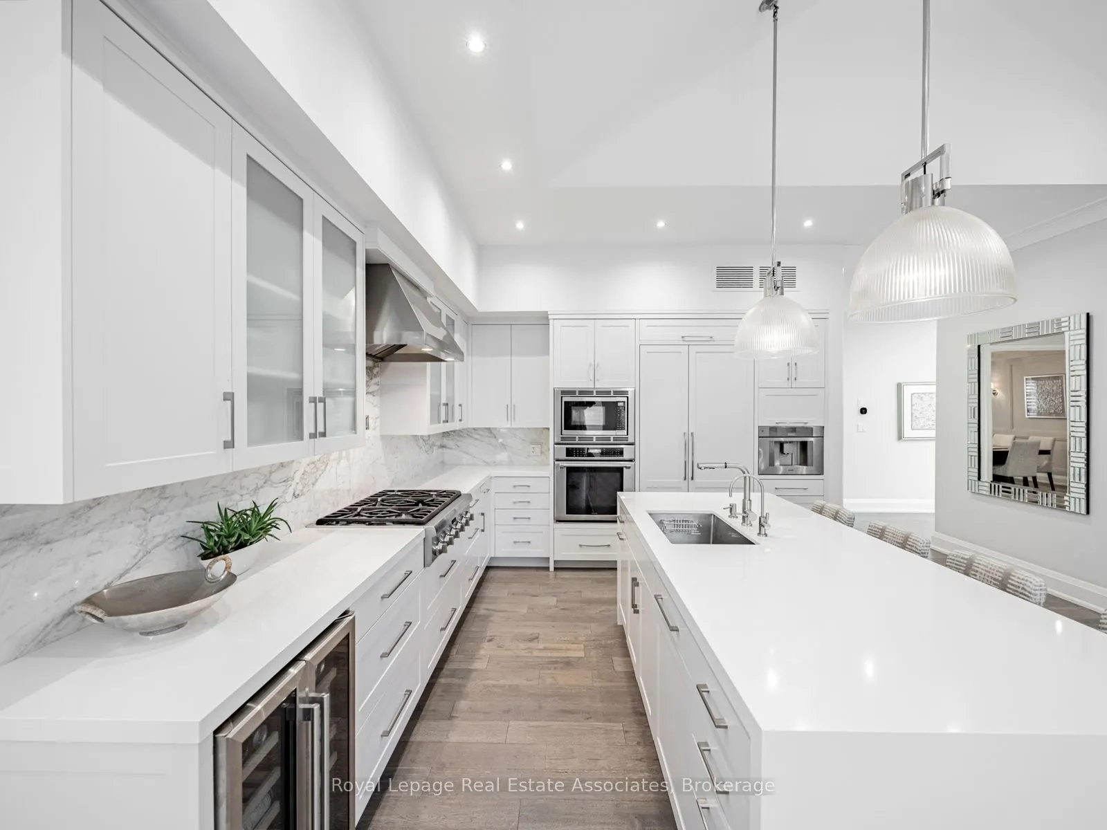 142 Mineola Road E