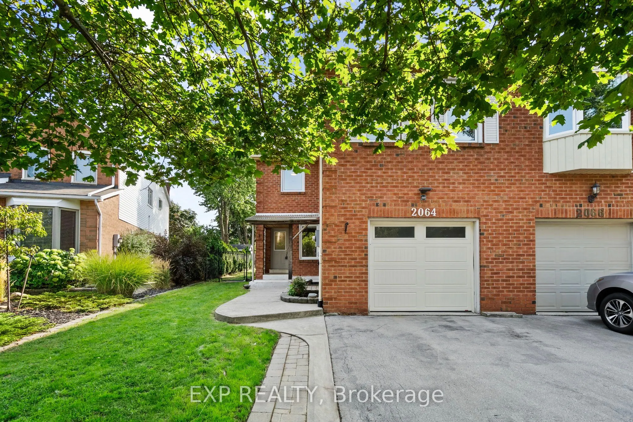 2064 Glenada Crescent