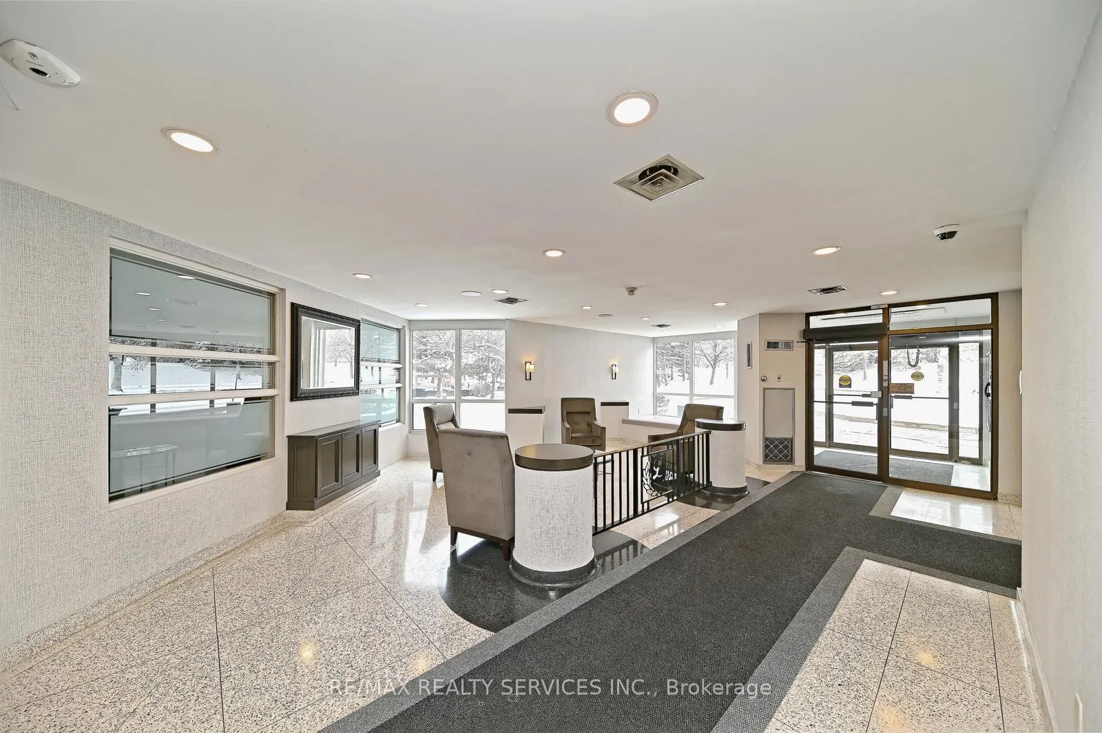 12 Laurelcrest Street, #611
