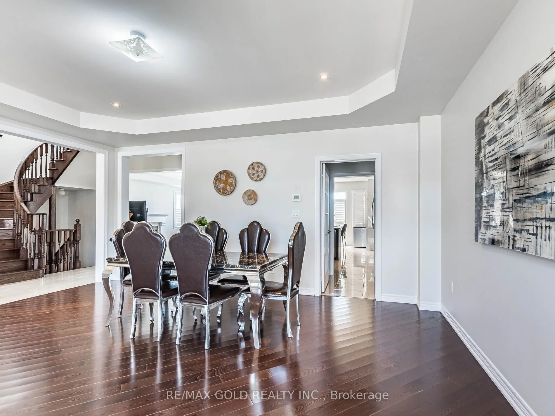 62 Masken Circle