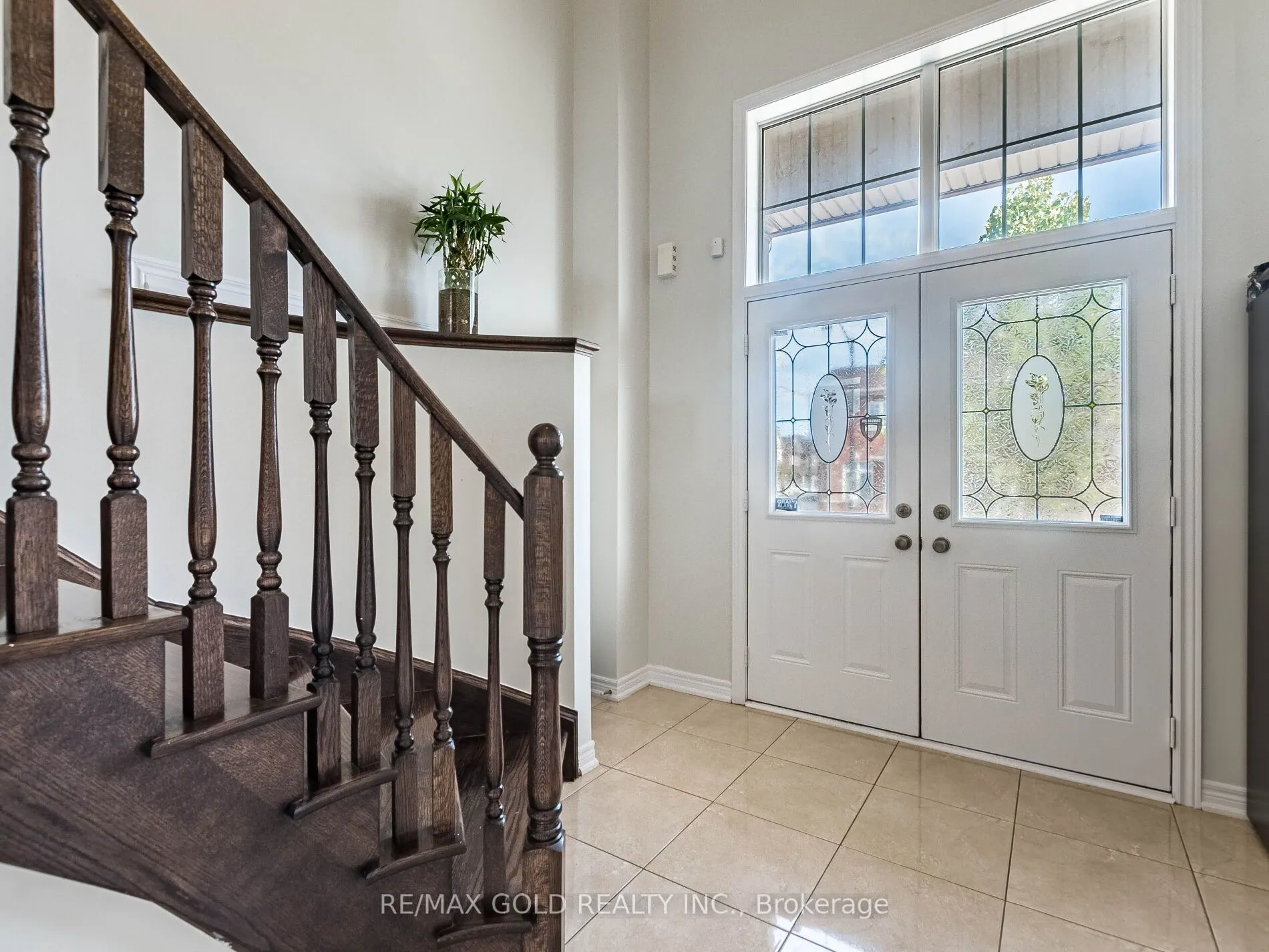 62 Masken Circle