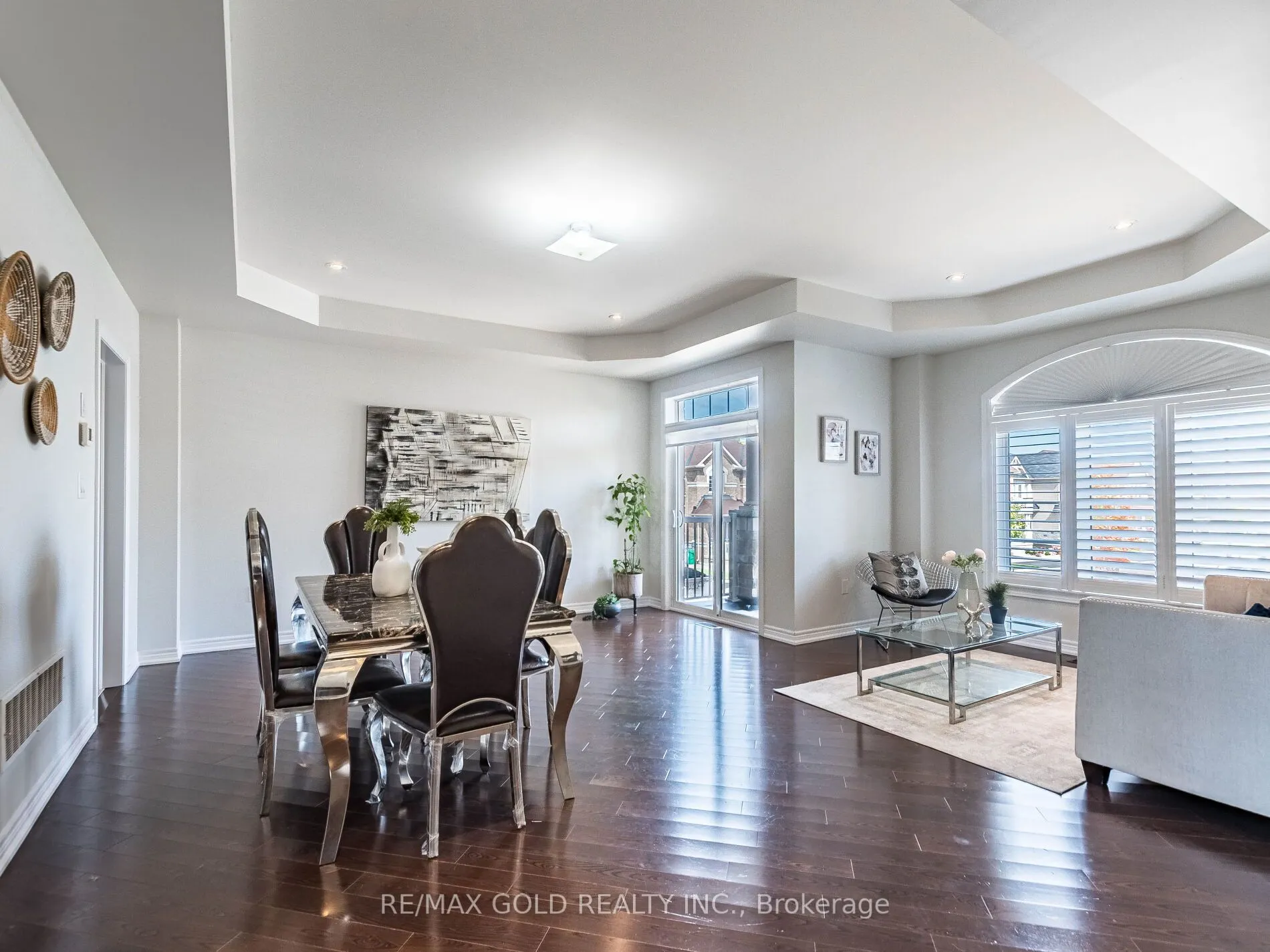 62 Masken Circle