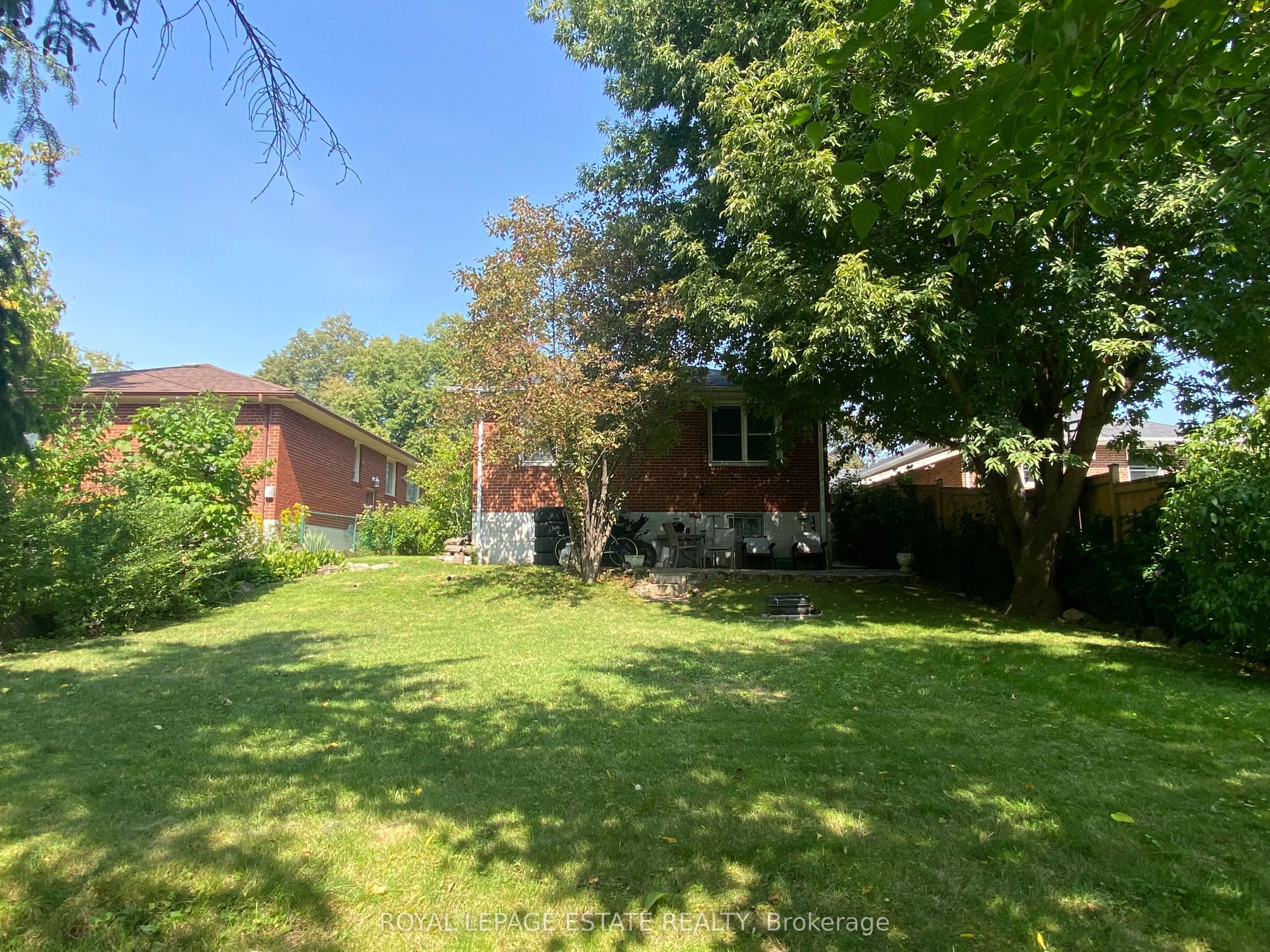 3989 Bloor Street W