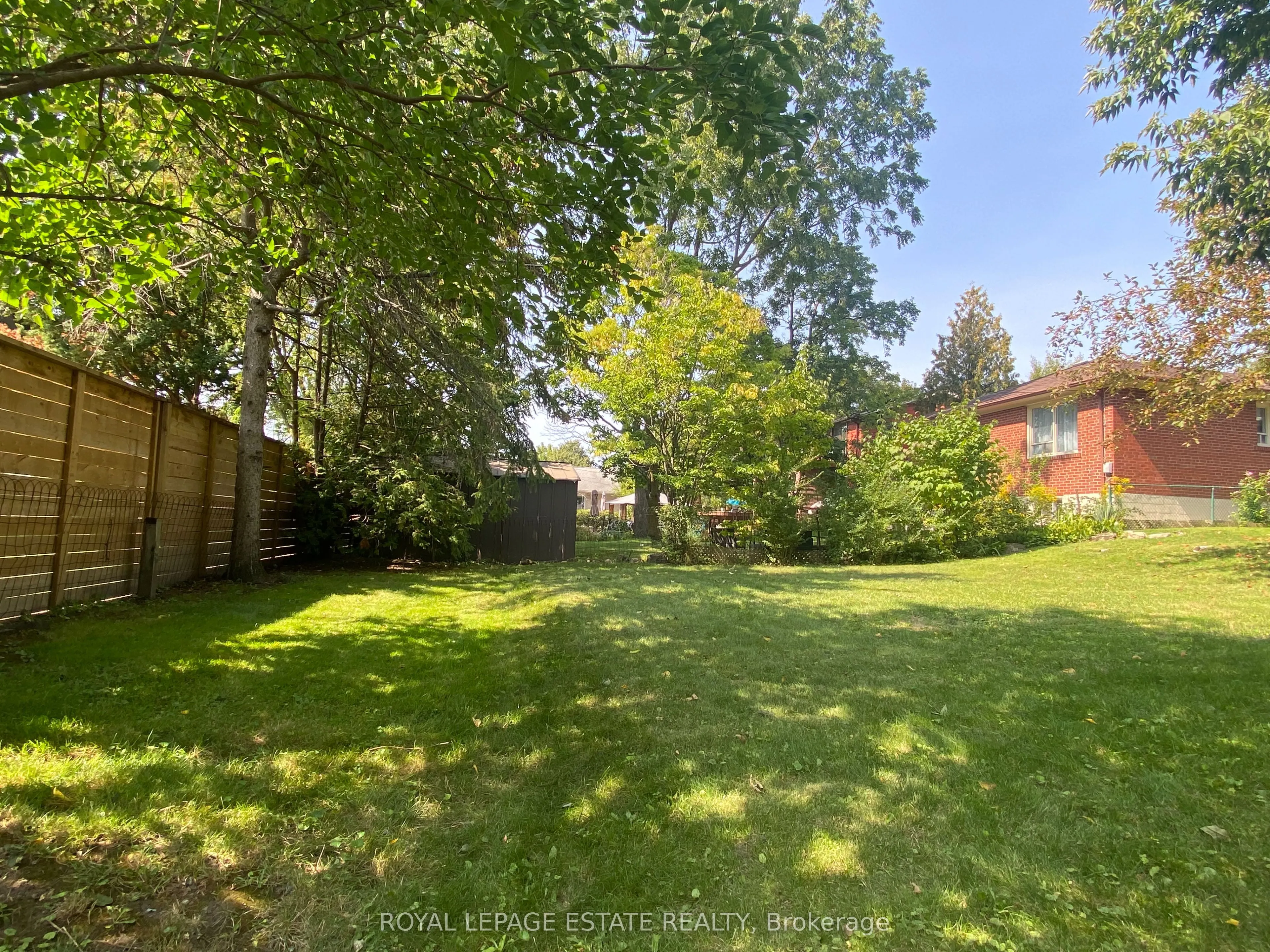 3989 Bloor Street W