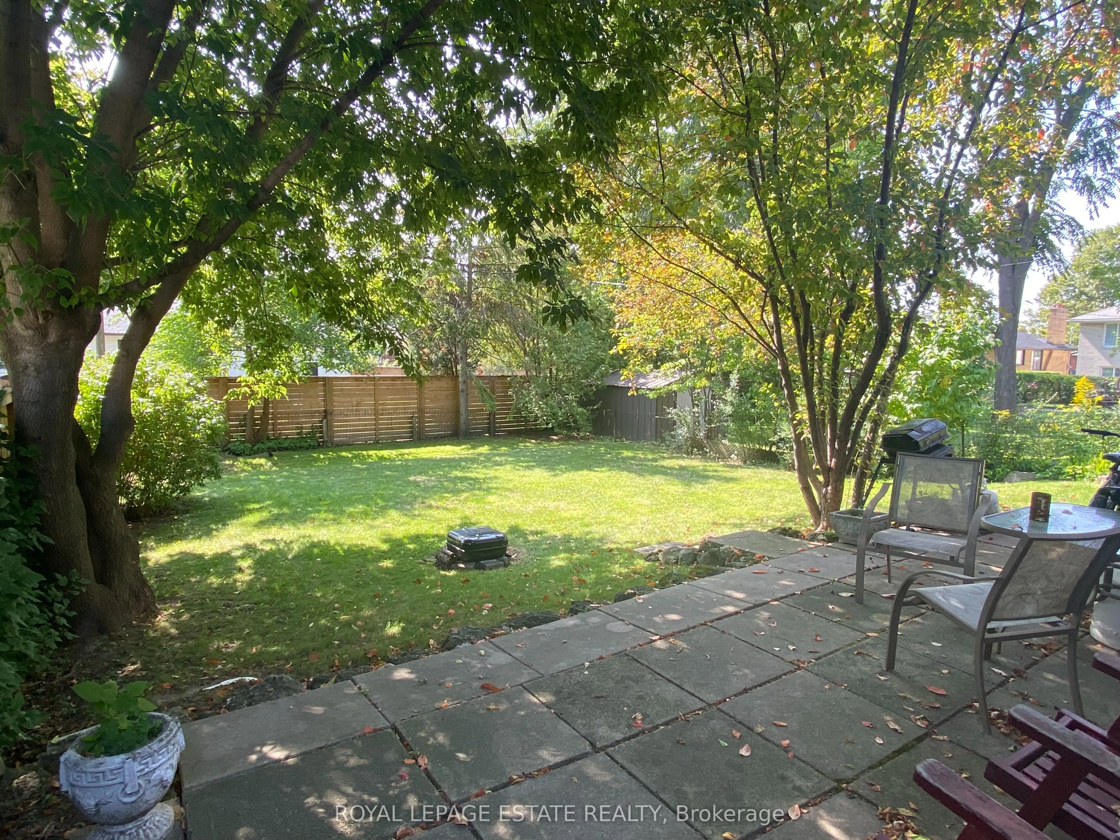 3989 Bloor Street W