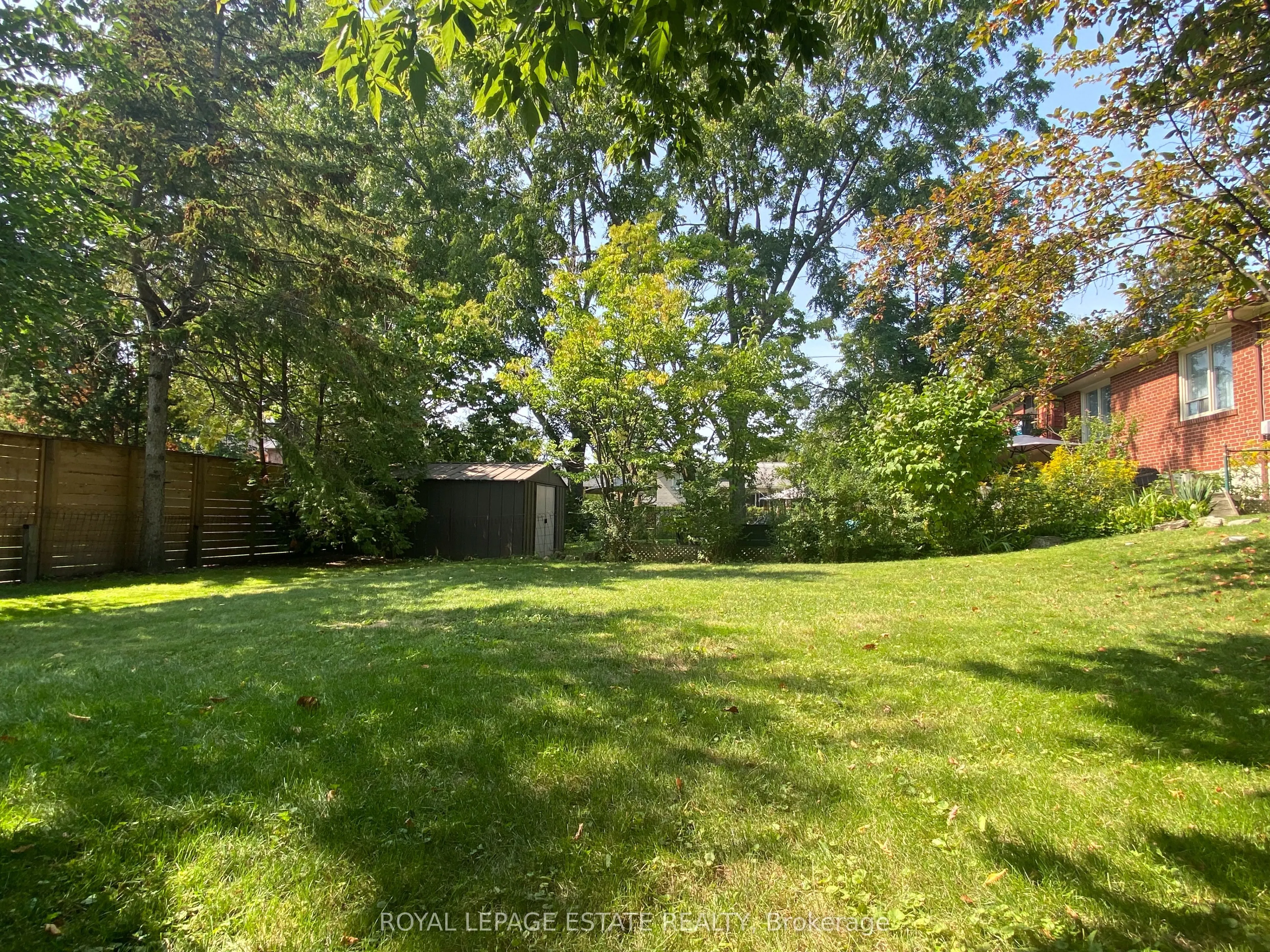 3989 Bloor Street W