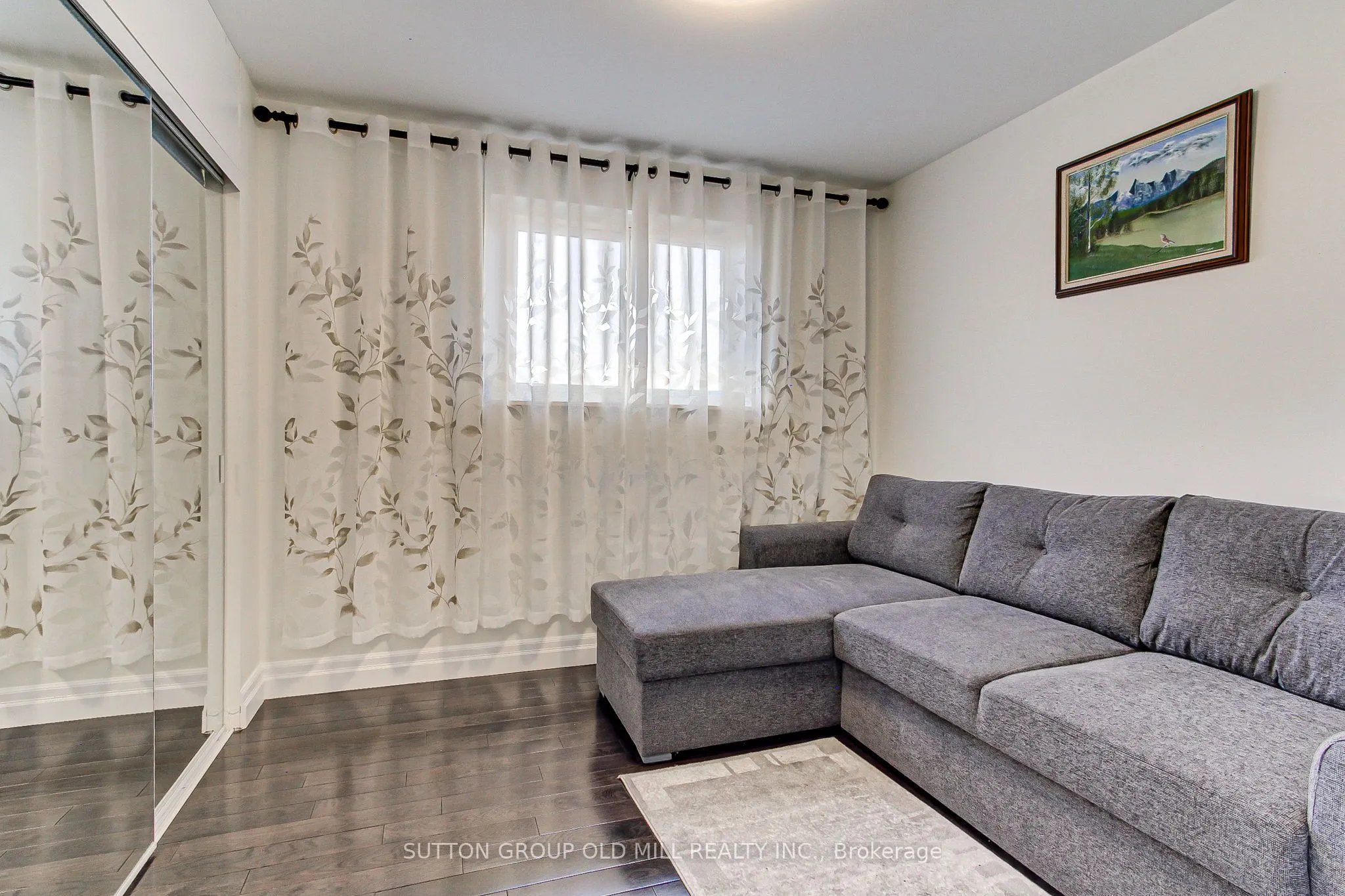 1261 Consort Crescent
