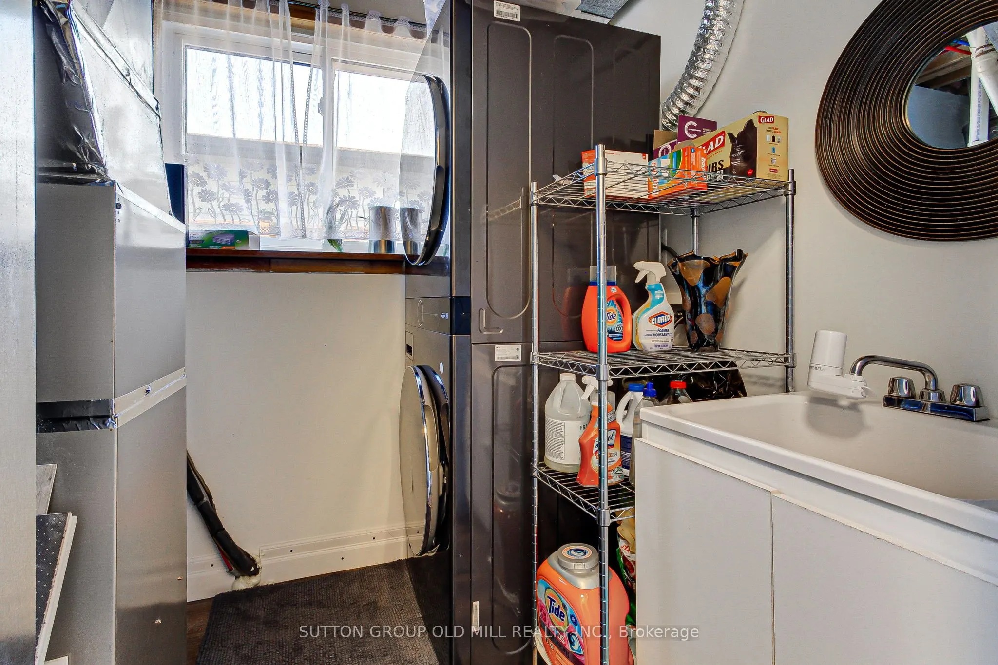 1261 Consort Crescent