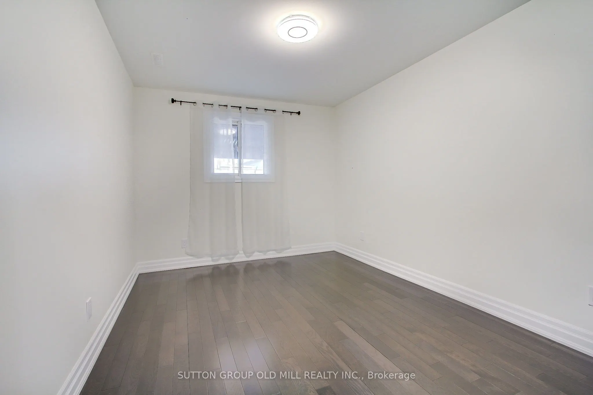 1261 Consort Crescent