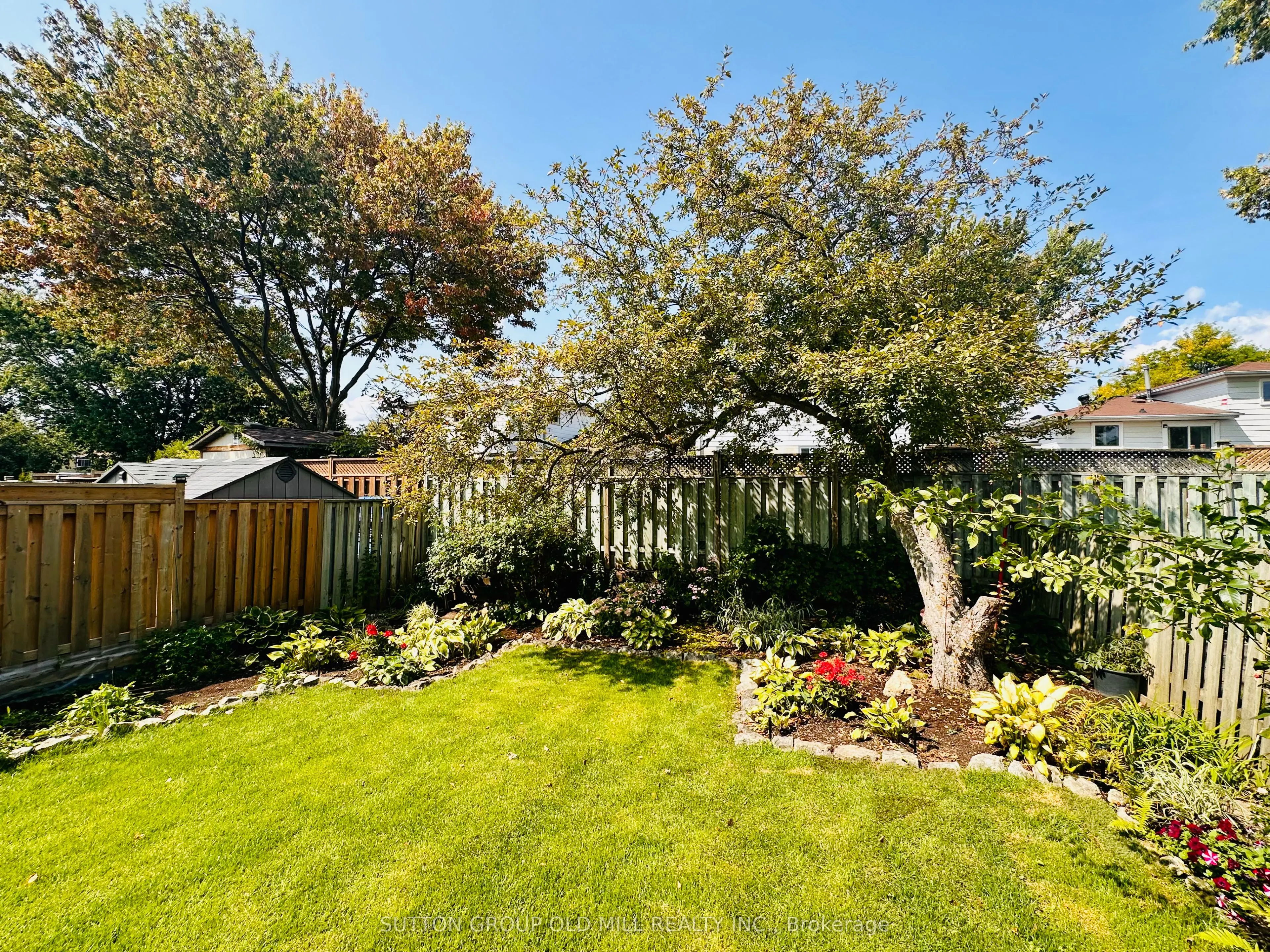 1261 Consort Crescent