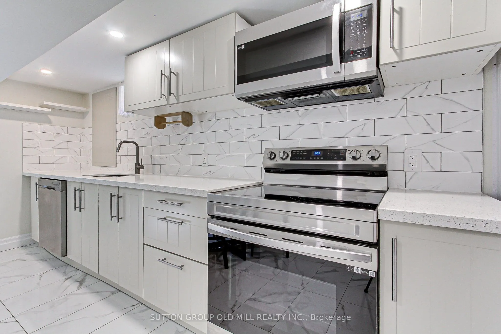 1261 Consort Crescent