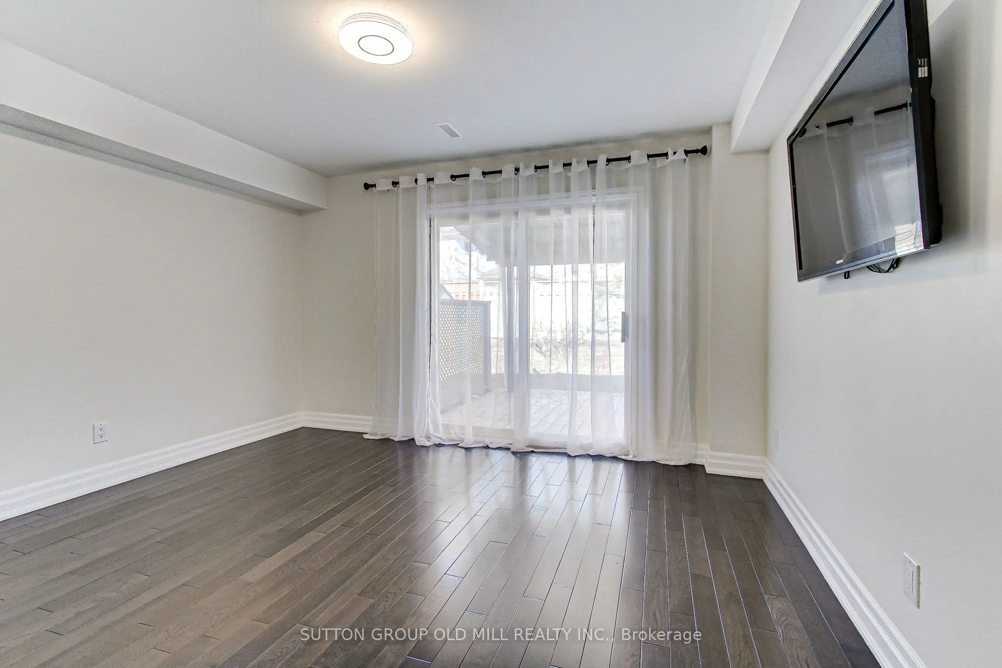 1261 Consort Crescent