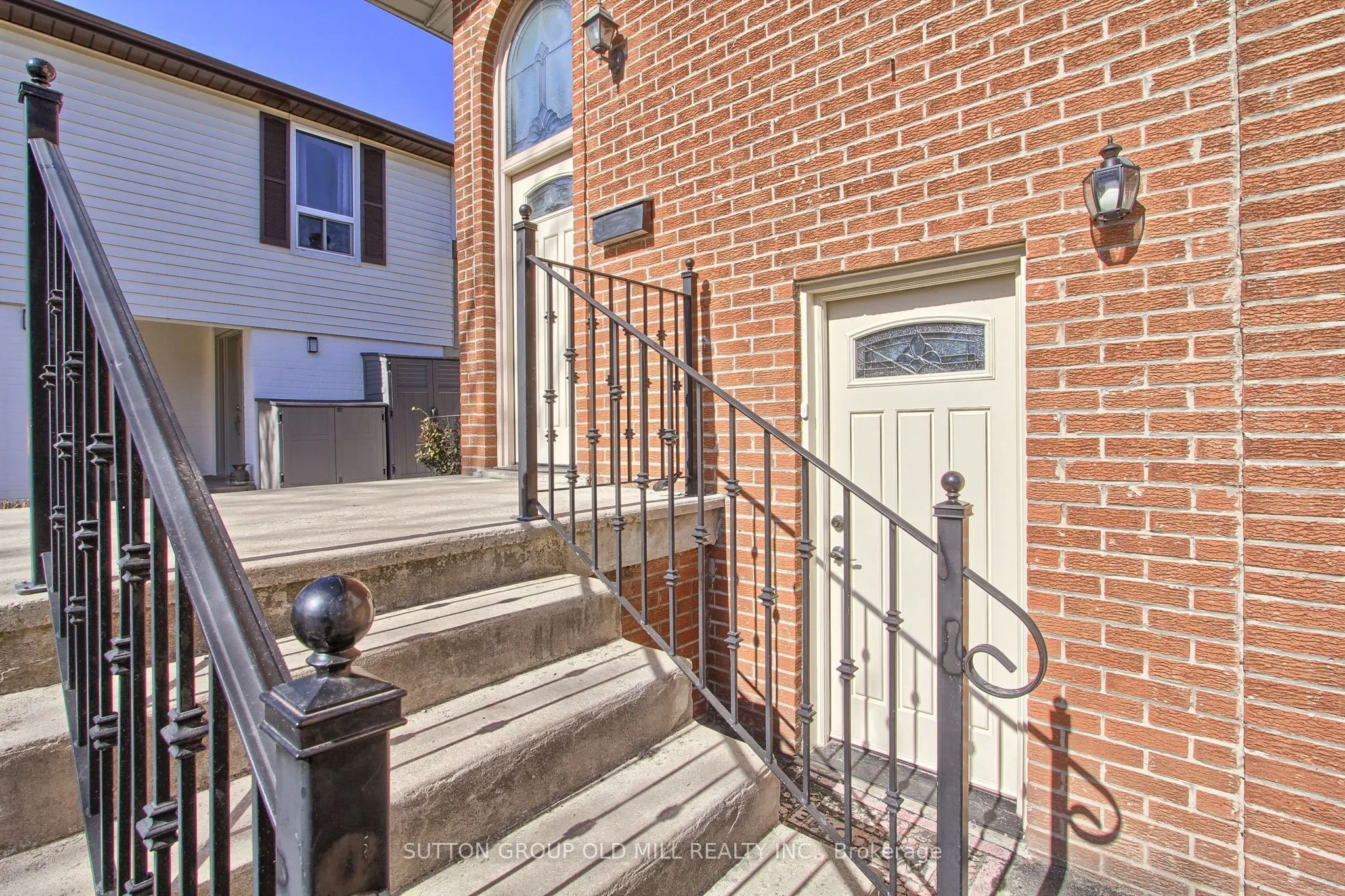 1261 Consort Crescent