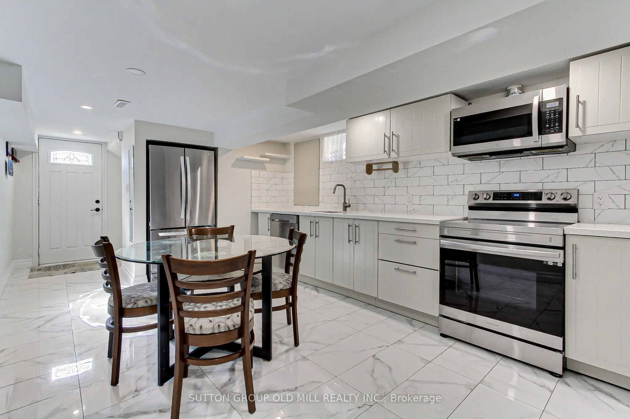 1261 Consort Crescent
